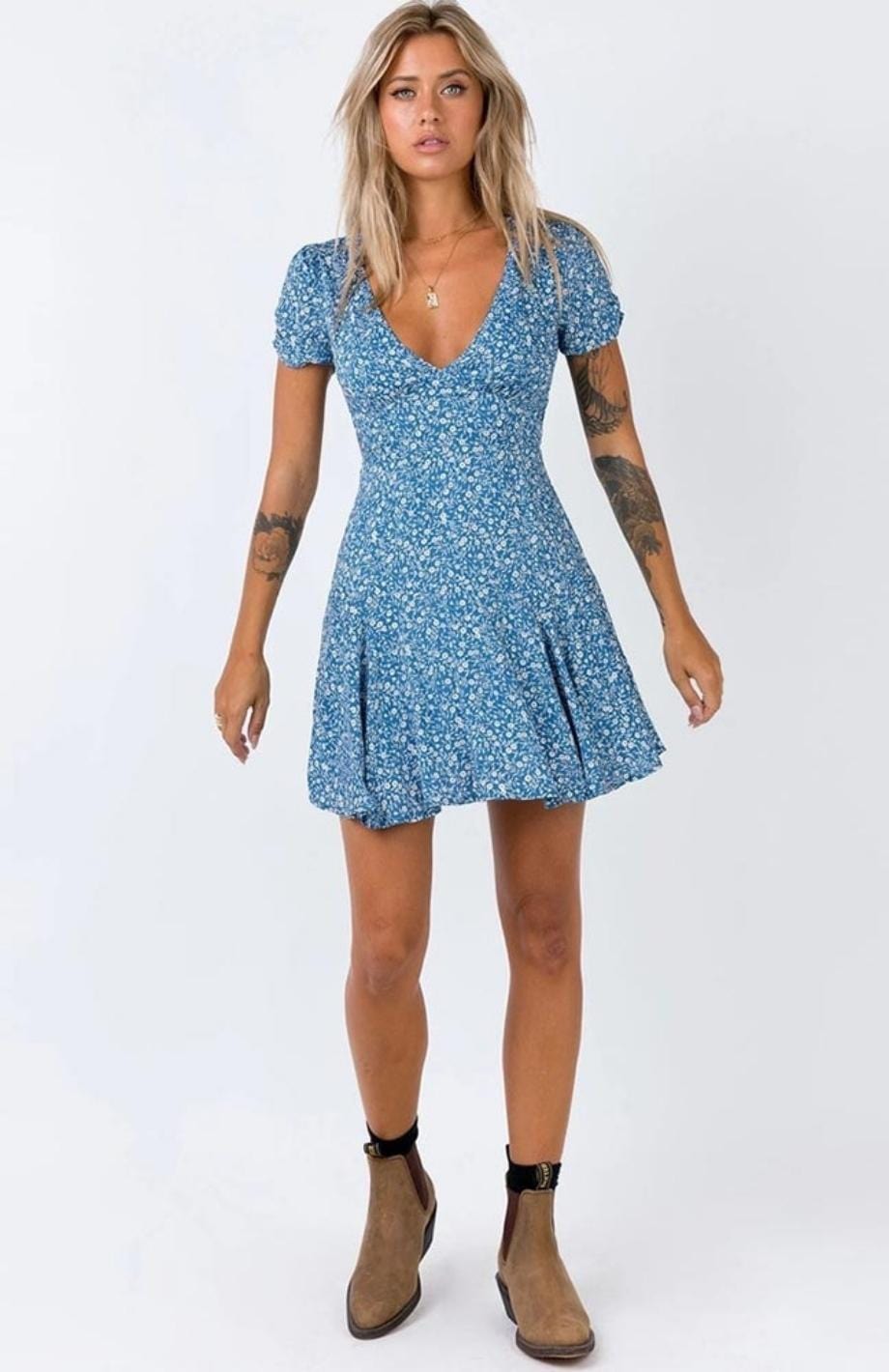 Robe Courte Champêtre Fleurs Chic Petites Manches | Reine Rustique